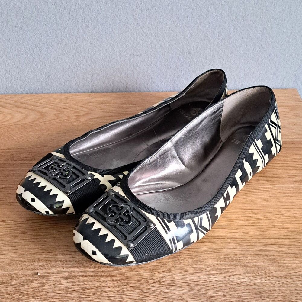 Isola Womens 8.5 Black White Patent Leather Aztec Ballet Flats Round Toe Pattern